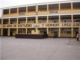 Fachada histórica del colegio José Faustino Sánchez Carrión